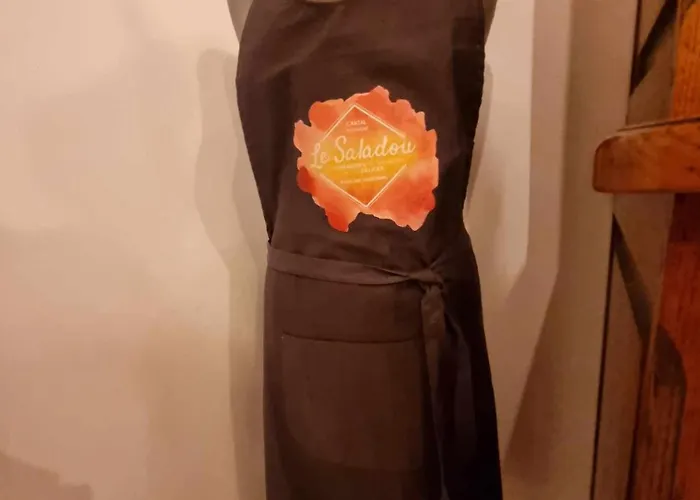 Le Du Saladou- Cantal Nyaraló Val-d'Arcomie