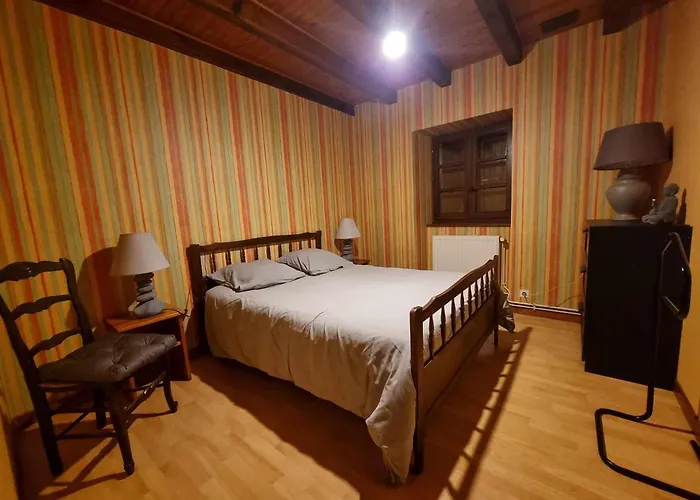 Le Du Saladou- Cantal Nyaraló Val-d'Arcomie